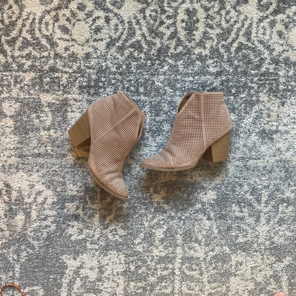 Qupid Booties